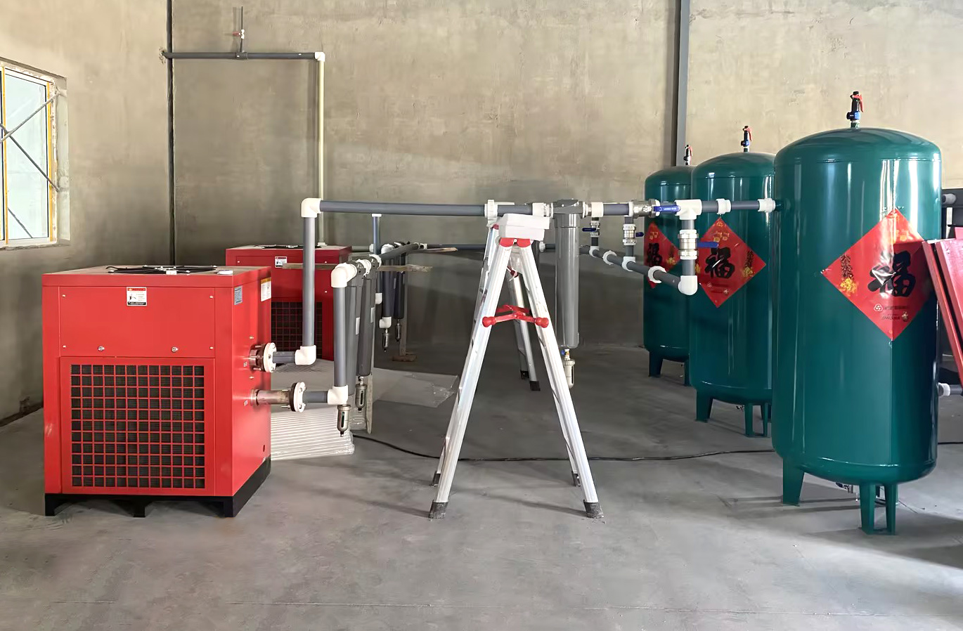 動物飼育産業における機器のアップグレードのケース：ダブルスクリュー（90kW）の空気コンプレッサーは、企業が効率的で省エネの生産を達成するのをどのように支援しますか？